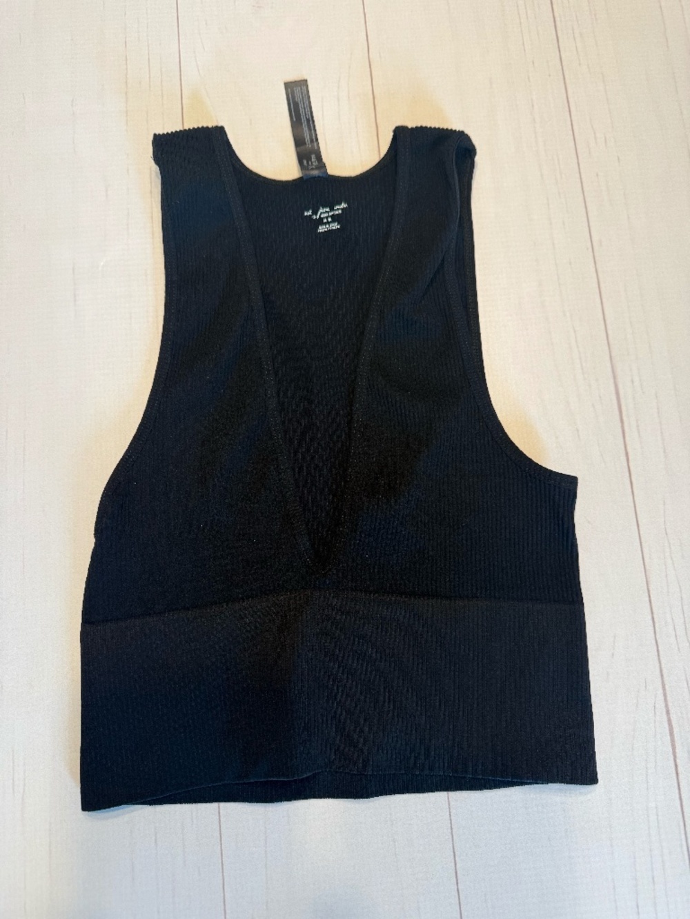 Out From Under Seamless Plunge Cropped Tank Top Size M